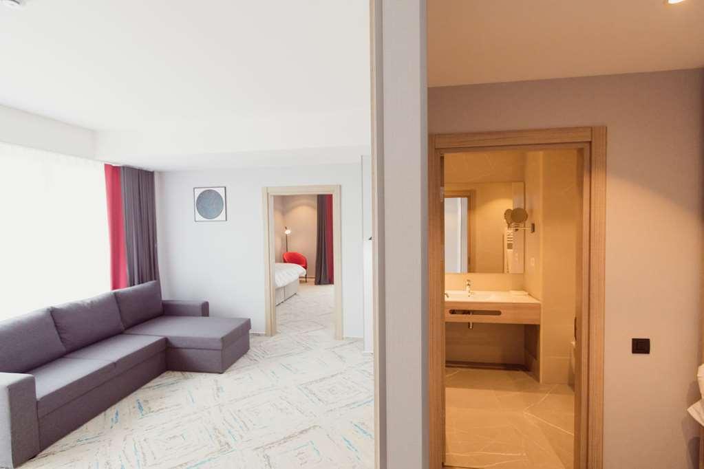 Hotel Ramada By Wyndham Târgu Jiu Zimmer foto